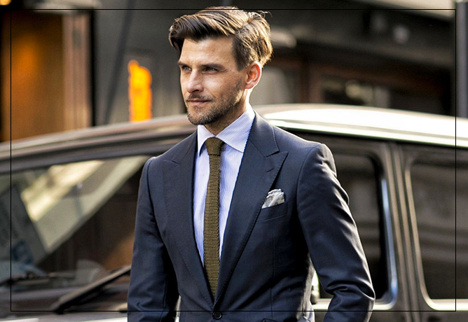 O modelo Johannes Huebl, elegante com sua gravata slim